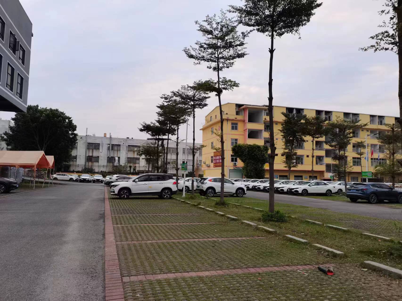 公司停車(chē)場(chǎng)